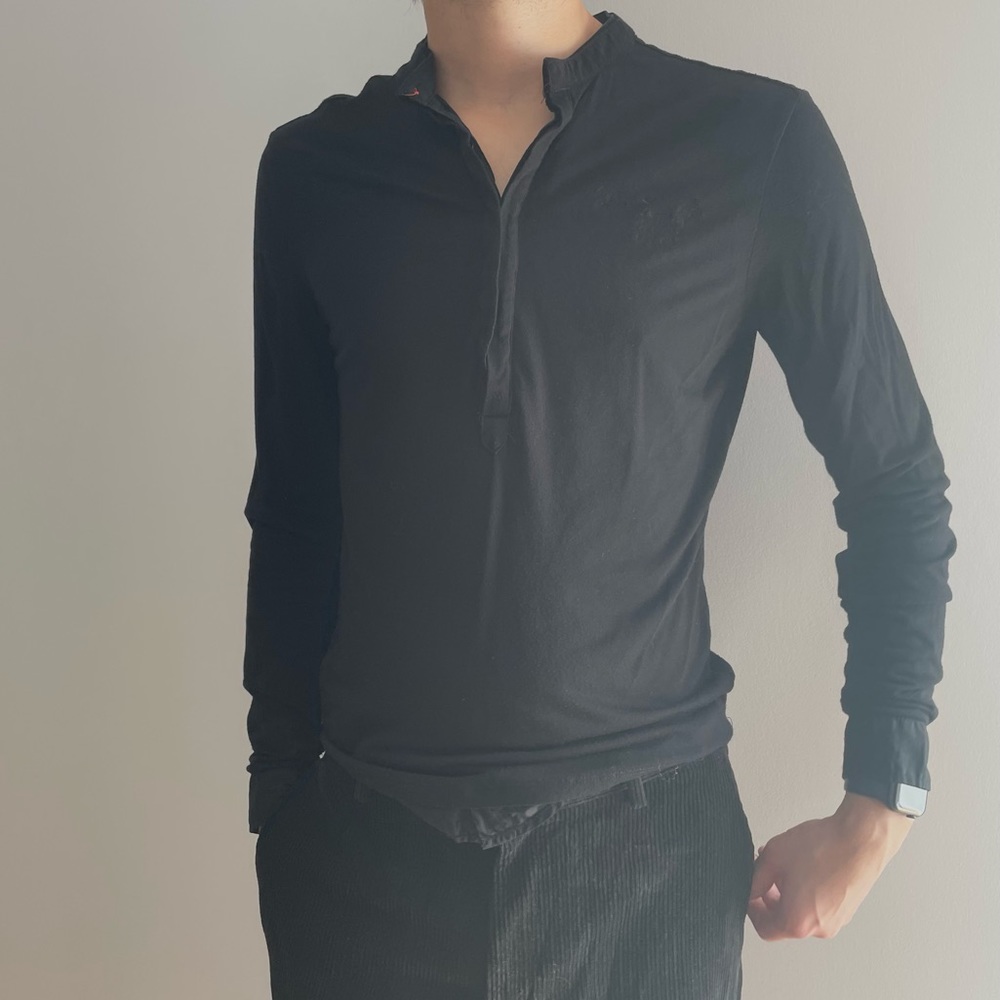 ENERGIE BLACK HALF BUTTON FRONT LONG SLEEVE FITTED TEE - L